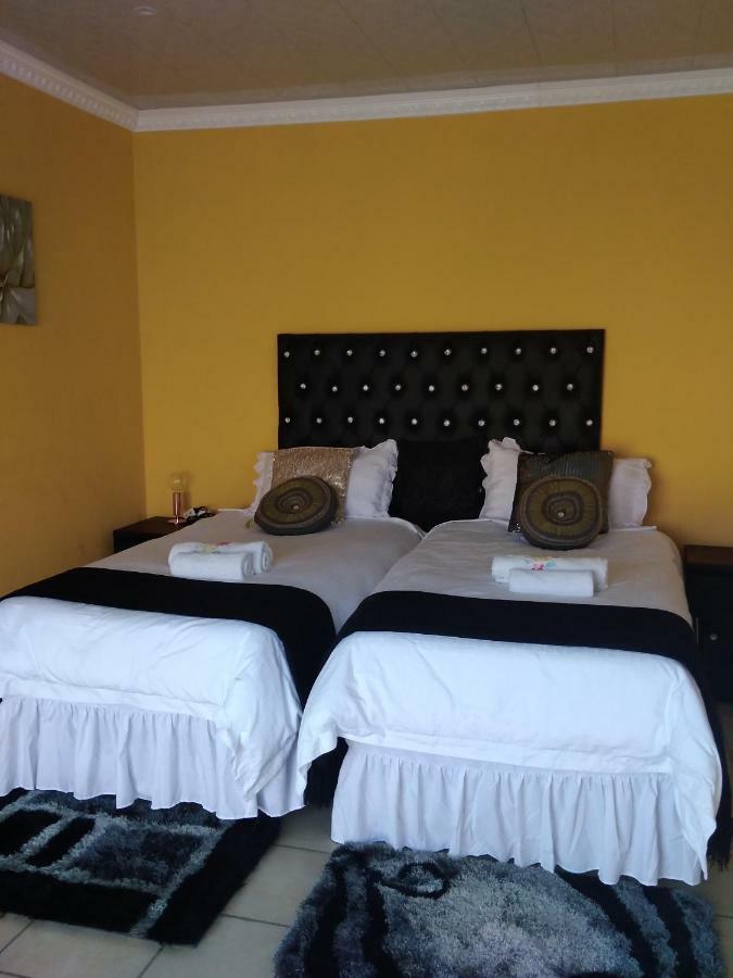 Twilight Breeze Lodge Phuthaditjhaba Esterno foto